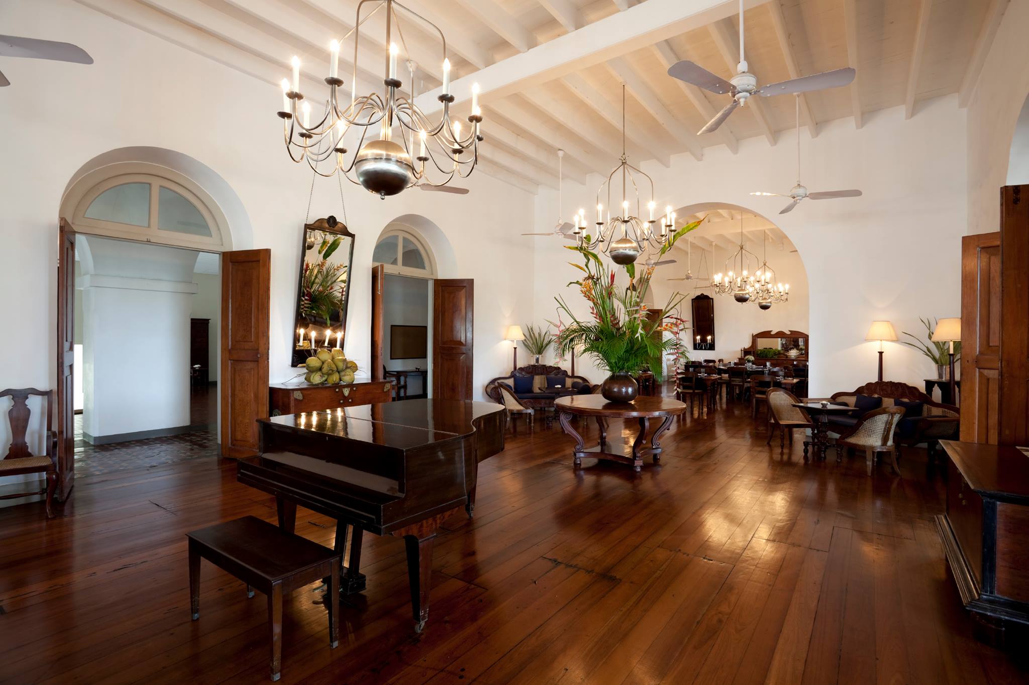 Floor refinishing — sanding and sealing hardwood